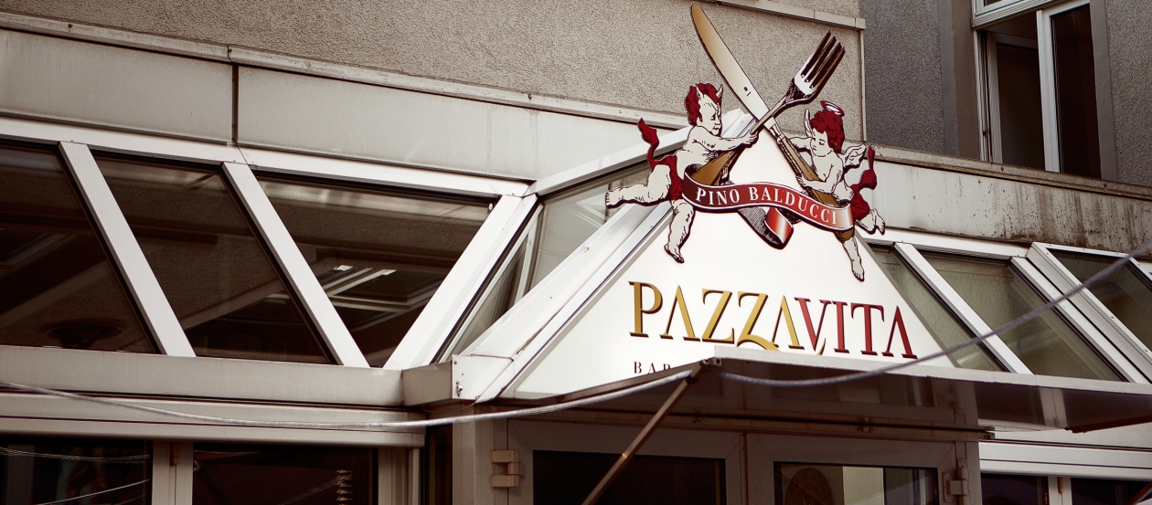 Pazza Vita Gebäudekennzeichnung